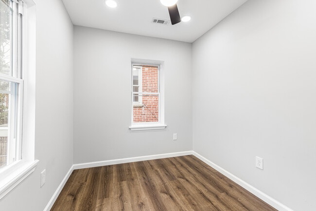 Building Photo - 515 Delamore Pl