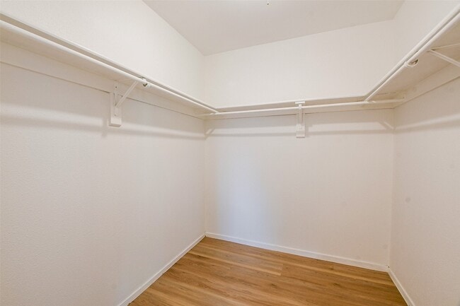 Building Photo - 5635 Greenhill Forest Dr