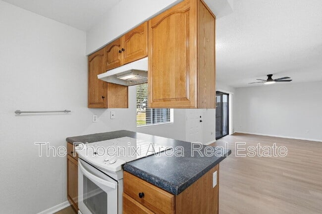 Building Photo - 286 W Palomino Dr