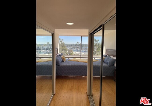 Building Photo - 4314 Marina City Dr