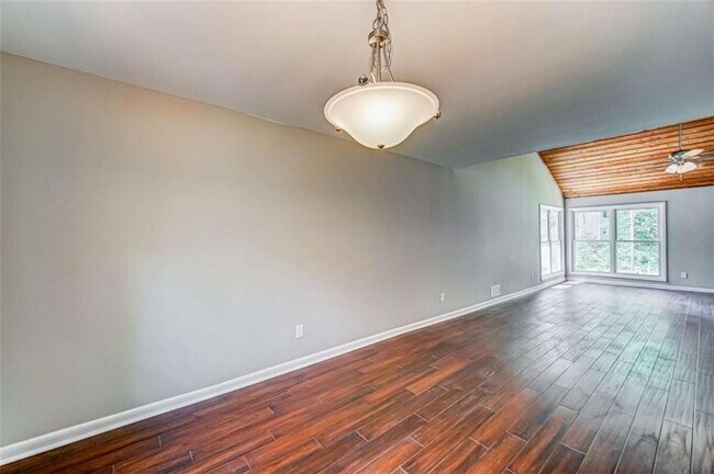 Building Photo - 2218 Woodfern Dr