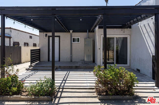 Building Photo - 1316 Mariposa Ave