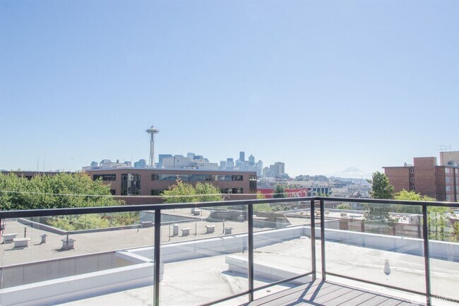 Building Photo - 626 4th Ave W