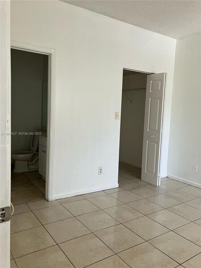 Building Photo - 601 Cypress Lake Blvd