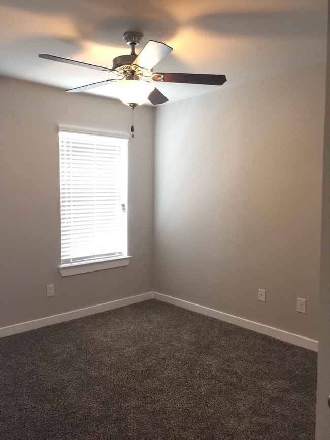 Building Photo - LUXURY 2 STORY DUPLEX LOCATED IN MIDLOTHIAN, TEXAS!