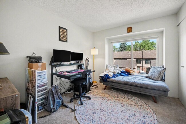 Building Photo - Cozy & Spacious 2BR Top-Floor Condo in Lakewood