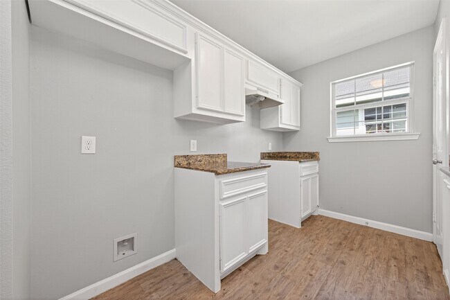 Building Photo - 7511 Dyer St