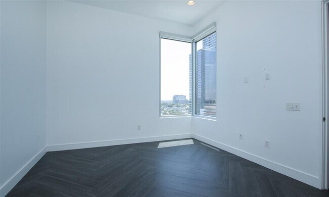 Building Photo - 2727 Kirby Dr