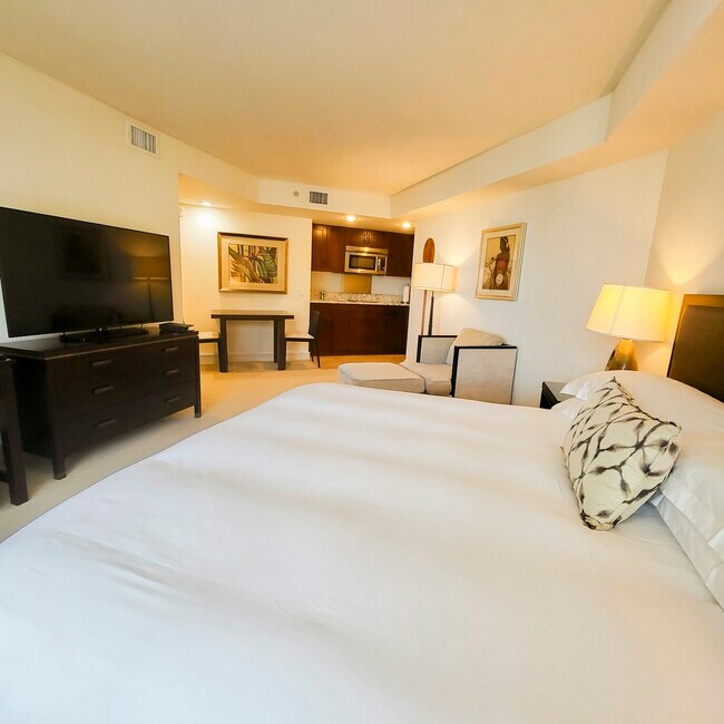 Building Photo - 223 Saratoga Rd