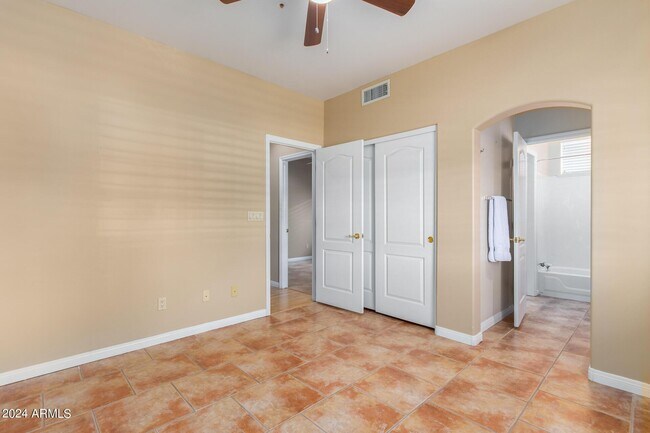 Building Photo - 8924 E Captain Dreyfus Ave