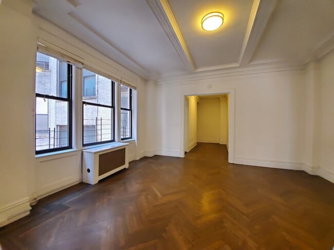 Building Photo - 200 W 58th St