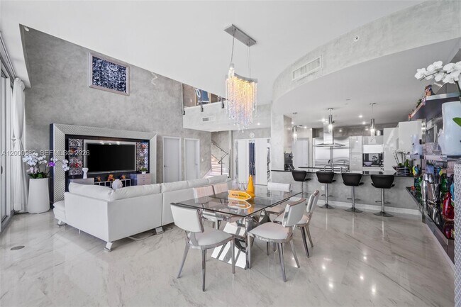 Building Photo - 17121 Collins Ave