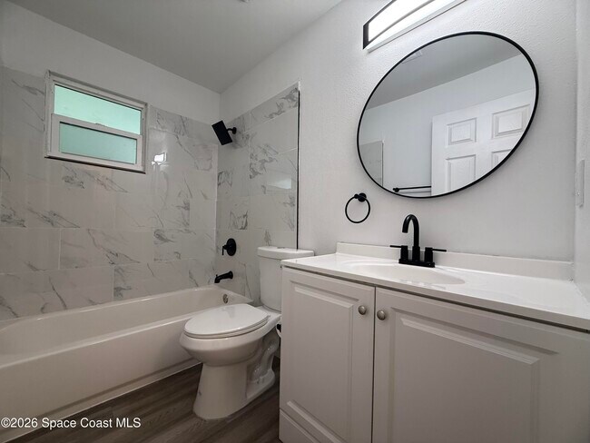 Building Photo - 306 Palm Ave