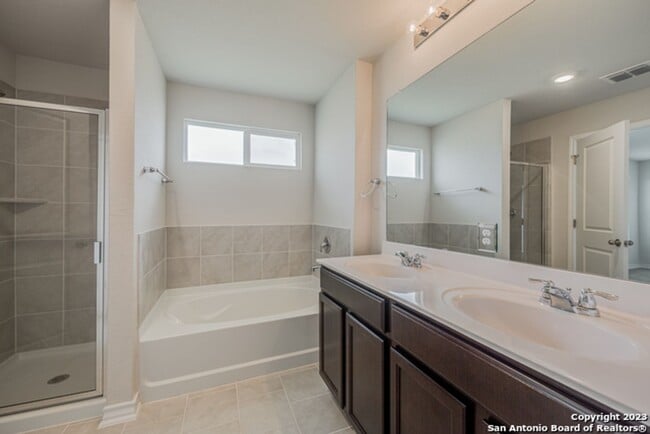 Building Photo - 4 Bedroom/2 Bath Riverstone Subdivision