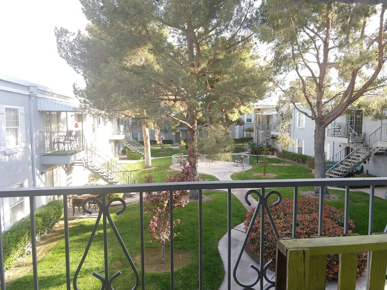 Balcony - 3823 S Maryland Pky