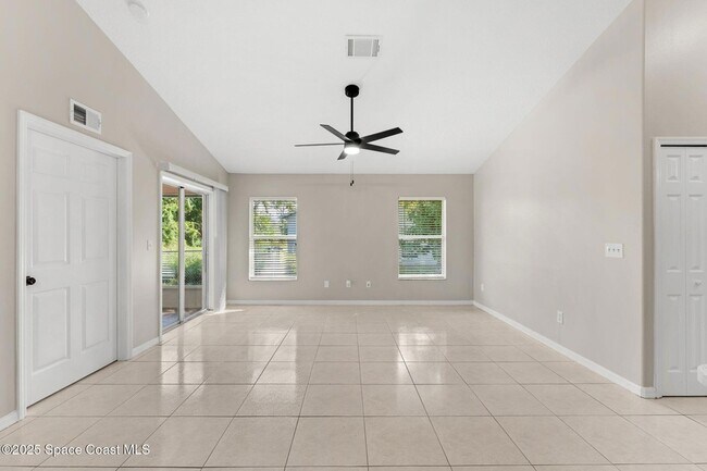 Building Photo - 158 Empress Ave