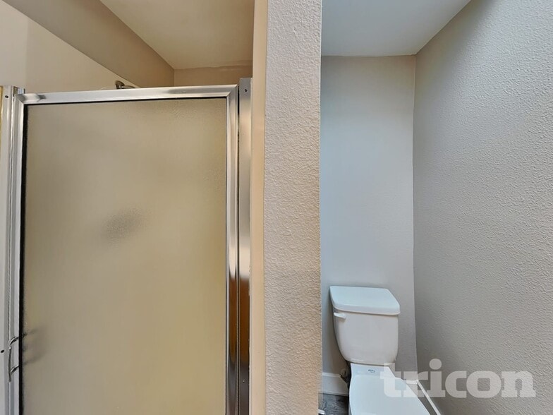 Building Photo - 1021 30th St NE