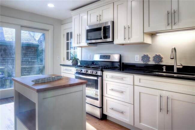 Building Photo - 37 William St