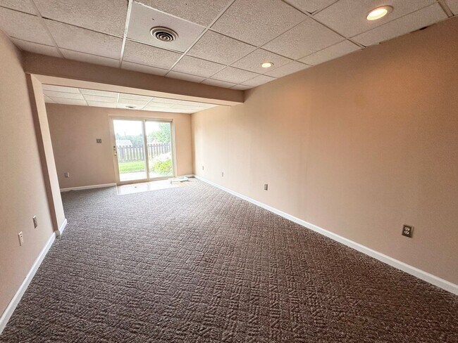 Building Photo - 1114 Skyview Dr