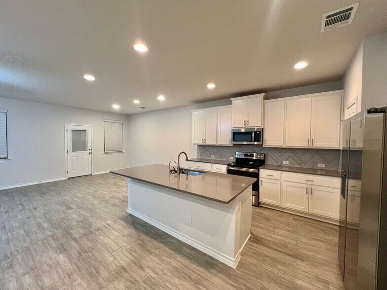 Building Photo - 116 Limonite Ln