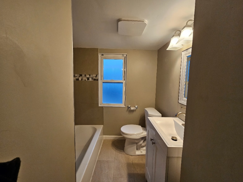 Building Photo - 8715 Ridge St