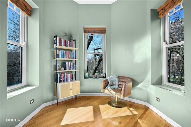 Building Photo - 4545 S Drexel Blvd
