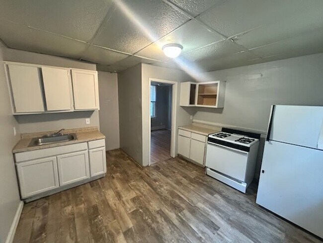 Building Photo - 2421 S 5th Pl