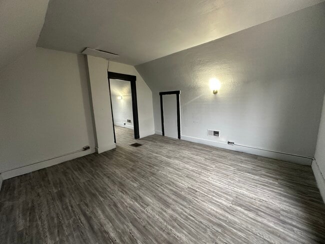 Building Photo - 1206 Martin St