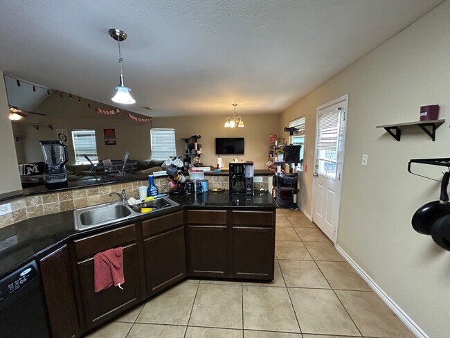 Building Photo - 2502 Horse Shoe Dr