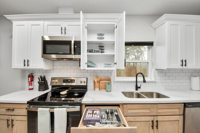 Building Photo - 2811 Winbern St