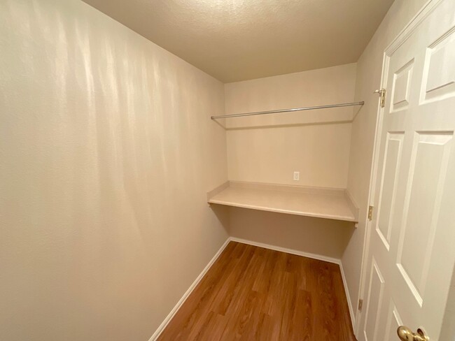 Building Photo - 3 Bedroom Home Available Near N Powers Blv...