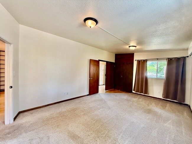 Building Photo - Charming 2-Bed Home in Middle Shooks Run — Utilities Included