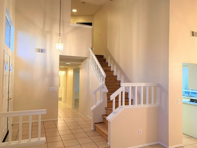 Building Photo - 1228 Scenic View St