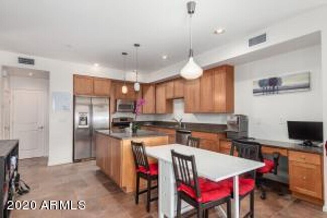 Building Photo - Apply Here www.realty480pm.appfolio.com/listings