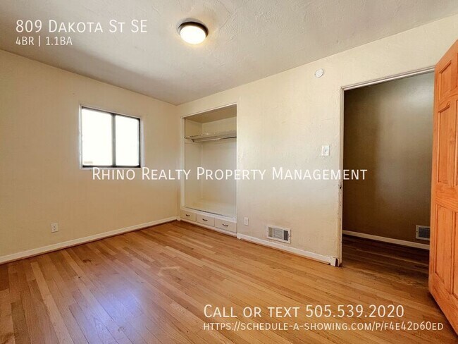 Building Photo - 809 Dakota St SE