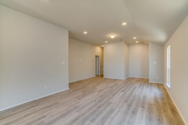 Building Photo - 5616 Respinto Dr