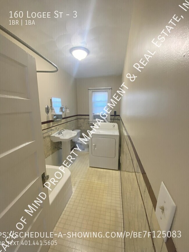 Building Photo - 1 bedroom/1 bath on 2nd floor for $1475 in...