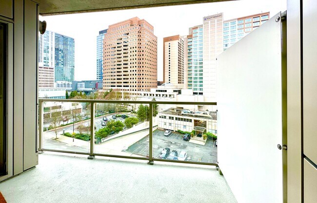 Building Photo - 1Bd/1Ba Bellevue Condo