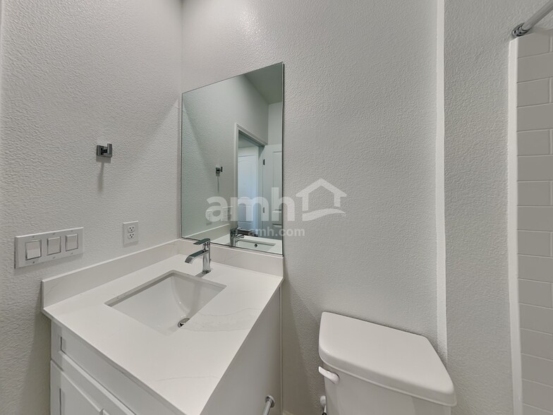 Building Photo - 149 Nico Azalea Ln