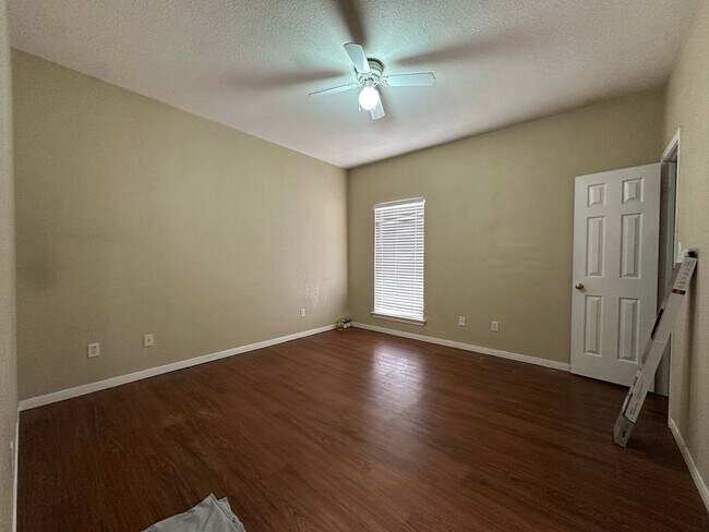 Building Photo - 1900 S 16th St