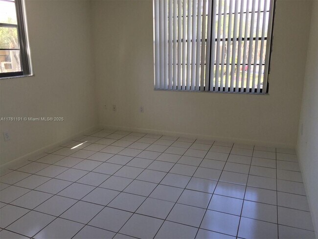 Building Photo - 10855 SW 112th Ave