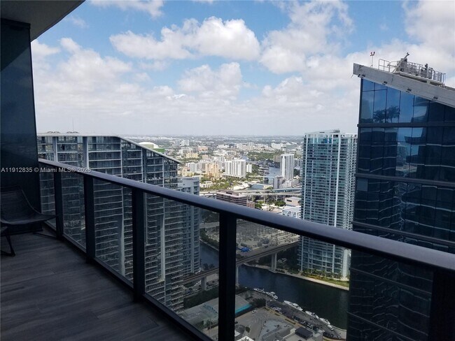 Building Photo - 801 S Miami Ave