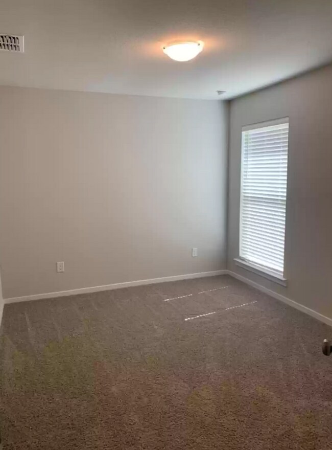 Building Photo - 3 Bedroom 2 bath 1 car garage in Cooper ISD!