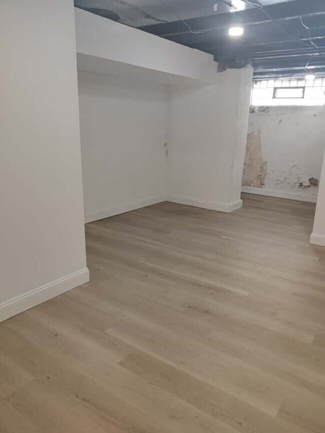 Building Photo - 142 N 54th St