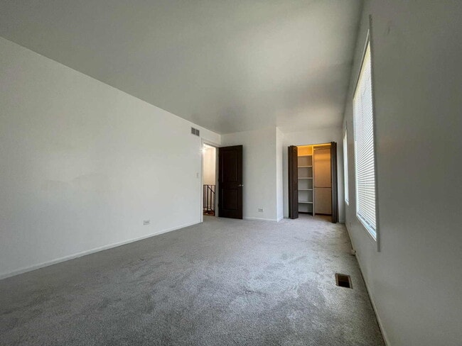 Building Photo - 211 E Oneida Ave