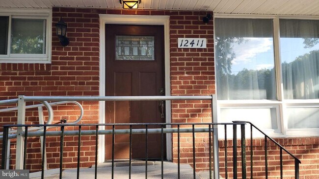 Building Photo - 12411 Thompson Rd