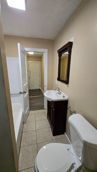 Building Photo - 1229 Greenfield Dr