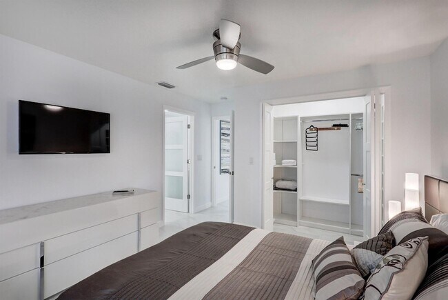 Building Photo - 6 Lexington Ln E