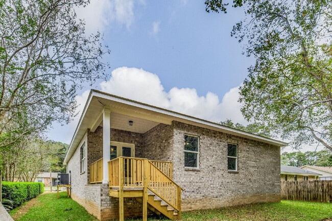 Building Photo - Introducing an exquisite newer construction rental with an array of custom features that are sure...