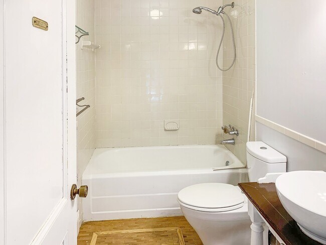 Building Photo - Charming 2 Bed/1 Bath Bungalow in Lakeside!
